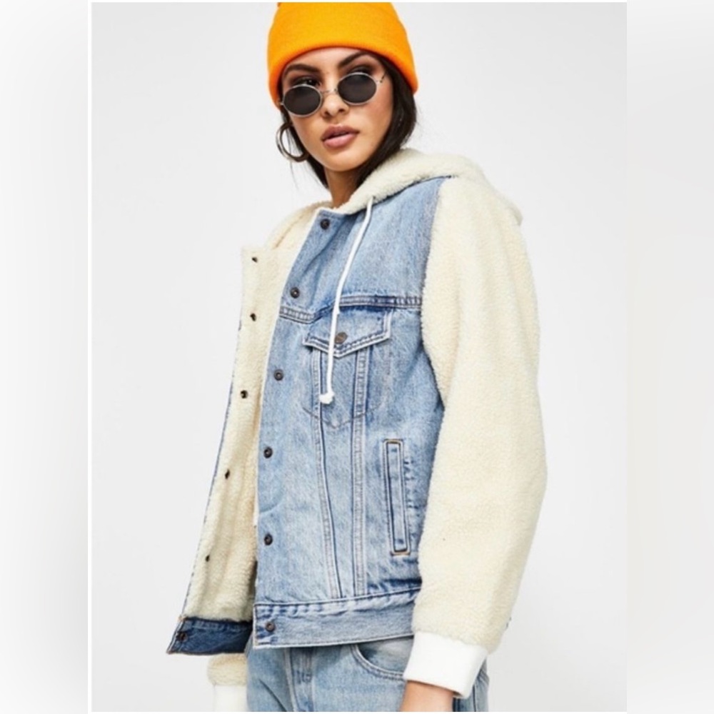 Levi’s Strauss Women’s Ex Boyfriend Hooded Sherpa and Denim Trucker Jacket